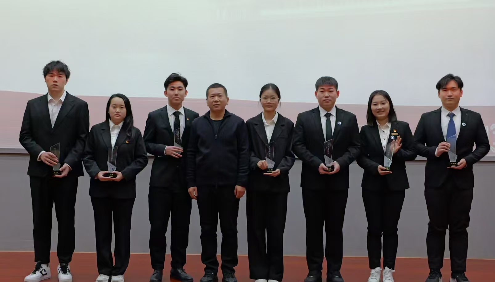 微信图片_20251021224219.jpg 微信图片_20251021224219.jpg