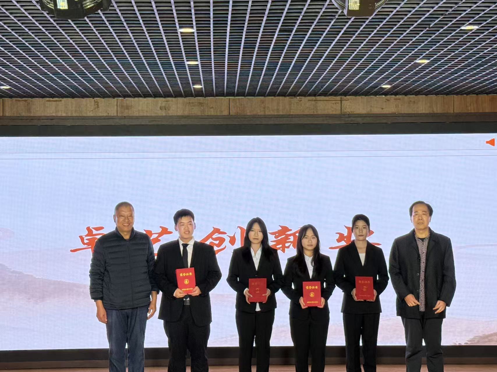 e14135cd2a65be745cfe9d4c27335572.jpg e14135cd2a65be745cfe9d4c27335572.jpg